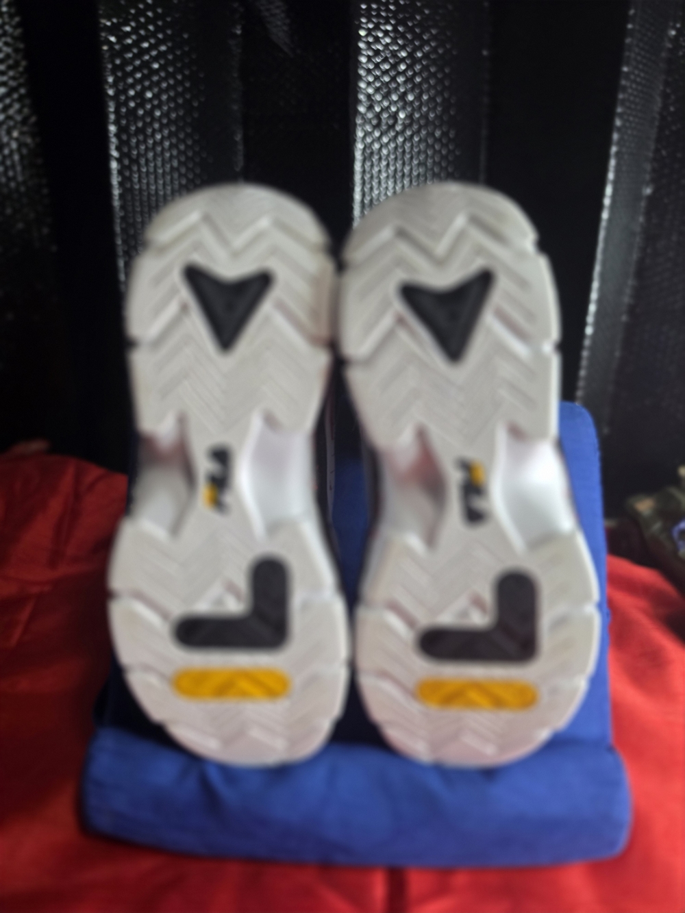 FILA White Red Black Grid Mid-Top Sneakers Grant Hill Retro - Picture 4 of 5